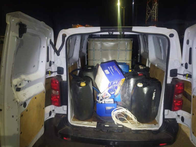 SUSPEITO DE ESTELIONATO É ENCAMINHADO POR POLICIAIS DA PRF DE CATALÃO ATÉ A POLÍCIA CIVIL