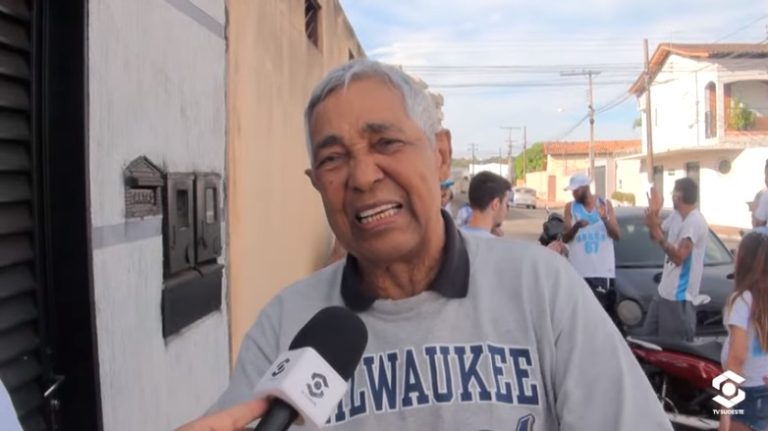 ÍDOLO ETERNO: TORCEDORES PRESTAM EMOCIONANTE HOMENAGEM AO GOLEIRO NEGO, HERÓI DO TÍTULO DE 1967 DO CRAC DE CATALÃO