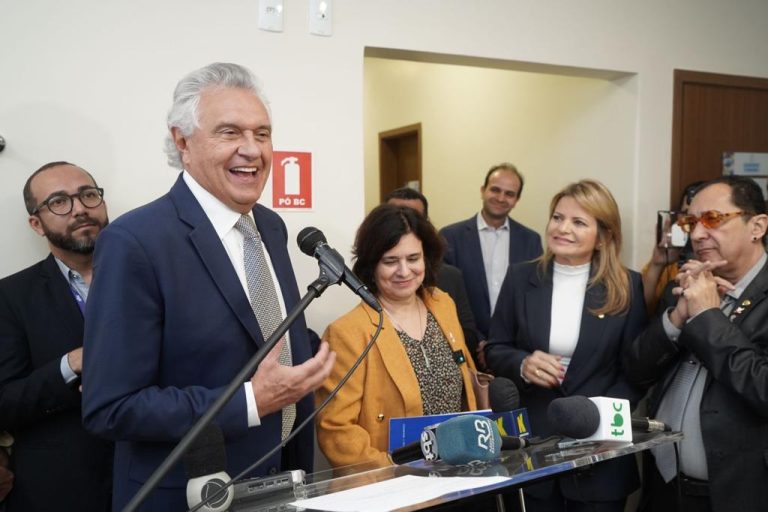 MINISTRA DA SAÚDE ELOGIA GOIÁS DURANTE VISITA A UNIDADES DE SAÚDE EM GOIÂNIA