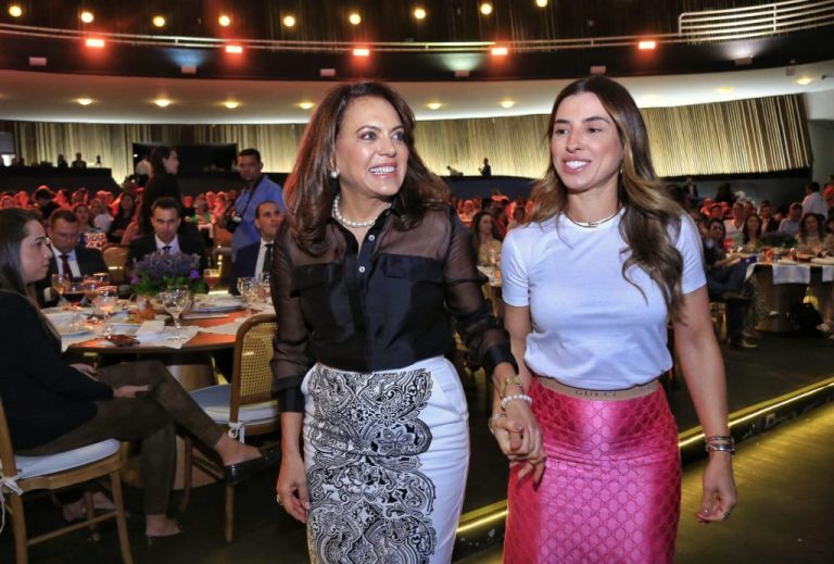 “DONA GRACINHA DÁ O EXEMPLO, AO MESMO TEMPO QUE VALORIZA O TRABALHO DAS MULHERES”, DESTACOU IARA NETTO VILELA NO II ENCONTRO DE PRIMEIRAS-DAMAS DE GOIÁS