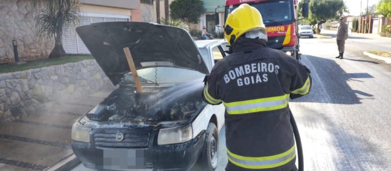 INCIDENTE DE INCÊNDIO EM VEÍCULO DE PASSEIO É CONTROLADO POR CONDUTOR NA AVENIDA JOÃO XXIII