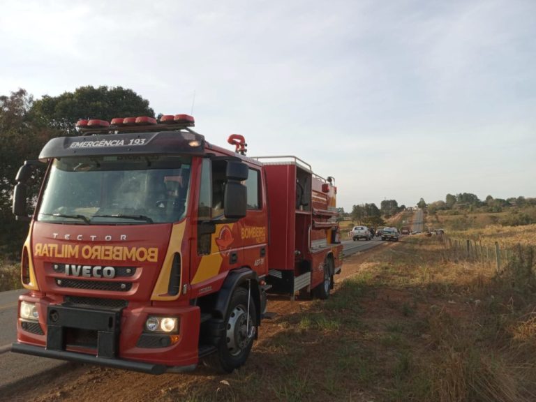 ACIDENTE NA GO-330: COLISÃO ENVOLVENDO TRÊS VEÍCULOS MOBILIZA BOMBEIROS E SAMU EM IPAMERI