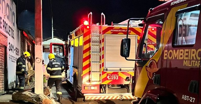BOMBEIROS DE CATALÃO SÃO CHAMADOS PARA CONTROLAR INCÊNDIO EM MARCENARIA