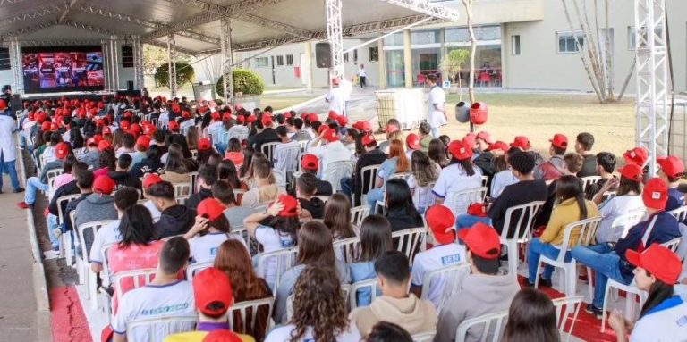 EXPLORANDO HORIZONTES: ESTUDANTES DE CATALÃO CONHECEM CARREIRAS NA HPE AUTOMOTORES, MONTADORA DA MITSUBISHI