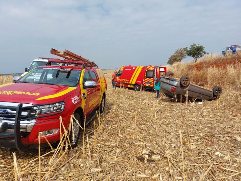CAPOTAMENTO NA GO-506: ACIDENTE DEIXA DOIS FERIDOS ENTRE PIRES BELO E SANTO ANTÔNIO DO RIO VERDE