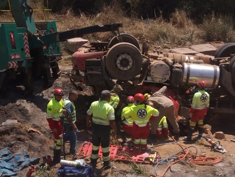 CORAGEM E DETERMINAÇÃ: EQUIPE DE RESGATE M CATALÃO SUPERA DESAFIOS EM CERCA DE 1 HORA PARA SALVAR VIDAS NA BR-050