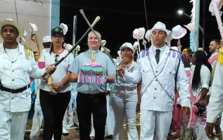 ENTREGA DA COROA: 147 ANOS DE DEVOÇÃO A NOSSA SENHORA DO ROSÁRIO