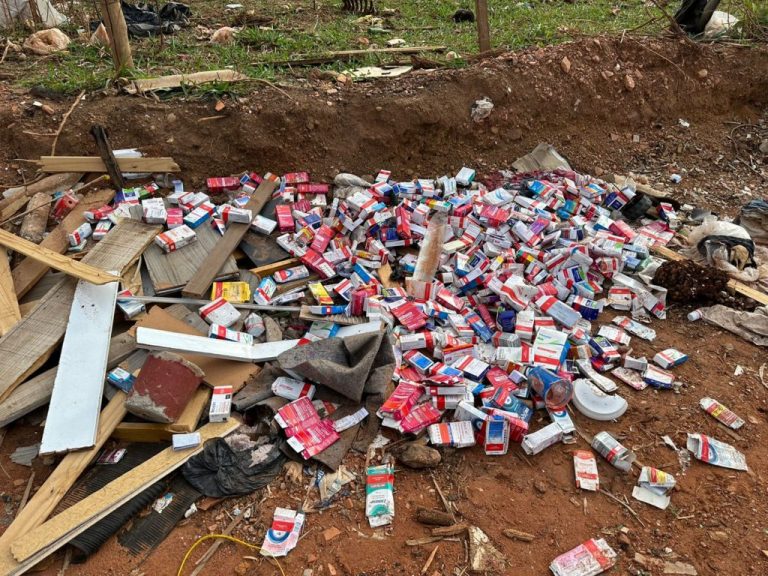 DESCARTE IRREGULAR DE ENTULHOS E MEDICAMENTOS PREOCUPA MORADORES DO JARDIM PARAÍSO, EM CATALÃO