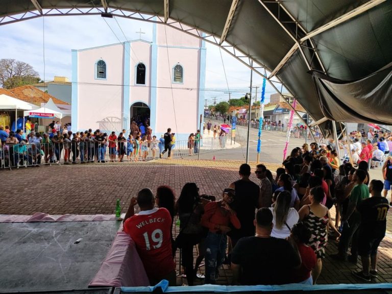 AO VIVO: TRANSMISSÃO DA APRESENTAÇÃO DAS CONGADAS DE CATALÃO NA CERIMÔNIA DA ENTREGA DA COROA