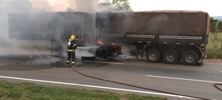 INCÊNDIO EM VEÍCULO DE GRANDE PORTE NA BR-050 MOBILIZA EQUIPES DE EMERGÊNCIA