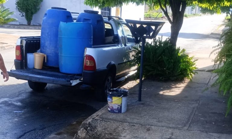 SOLIDARIEDADE EM CATALÃO: MORADORA DO BAIRRO EVELINA NOUR BUSCA ÁGUA PARA VIZINHANÇAS AFETADAS