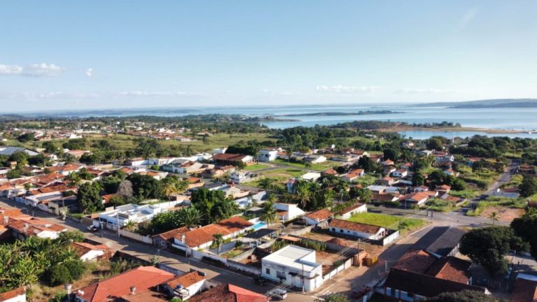 APÓS TEMPORAL, MORADORES DE TRÊS RANCHOS FICARAM SEM ENERGIA POR CERCA DE 24 HORAS; PREFEITO HUGO DELEON AFIRMA QUE 80% DA CIDADE JÁ TEVE O FORNECIMENTO RESTABELECIDO