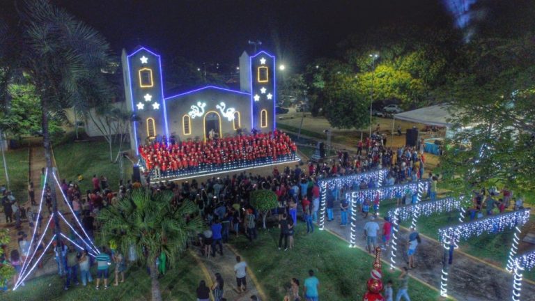 DO AMOR À SOLIDARIEDADE: TRÊS RANCHOS CELEBRA O NATAL COM CANTATA E COM MAIS BELA E ENCANTADORA DECORAÇÃO DA REGIÃO