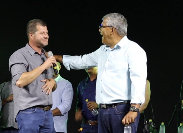 ZÉ ANTÔNIO GARANTE NOME DE DOUGLAS SERTÓRIO NO ANIVERSÁRIO DA CIDADE E MOSTRA O PESO DO SEU APOIO NA POLÍTICA DE CAMPO ALEGRE DE GOIÁS