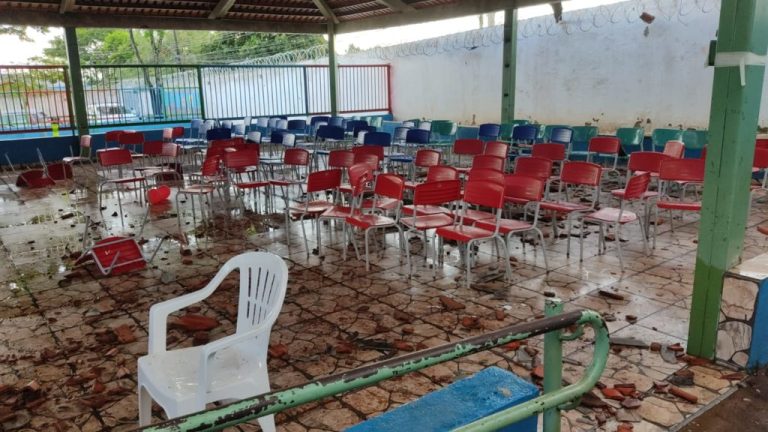 CANTATA DE NATAL INTERROMPIDA: VENDAVAL PROVOCA DESTELHAMENTO EM ESCOLA DE GOIÂNIA DEIXANDO CRIANÇAS E ADULTOS FERIDOS