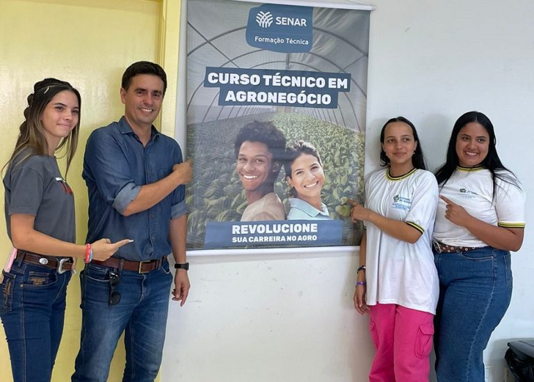 RENATO RIBEIRO AGRADECE A COCARI POR APOIAR CURSO TÉCNICO EM AGRONEGÓCIO NO DISTRITO DE SANTO ANTÔNIO DO RIO VERDE