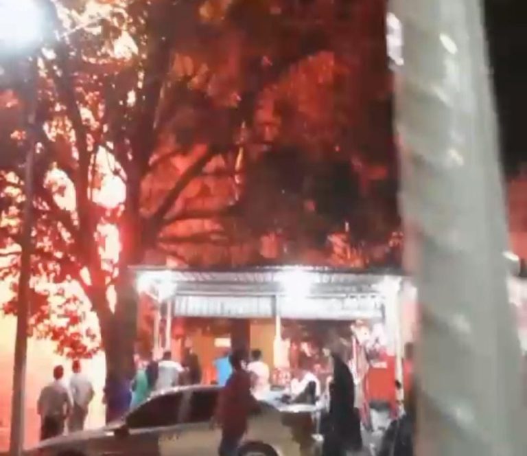 CELEBRAÇÃO DE ANO NOVO EM GOIANDIRA QUASE TERMINA EM TRAGÉDIA DEVIDO A FALHA EM FOGOS DE ARTIFÍCIO