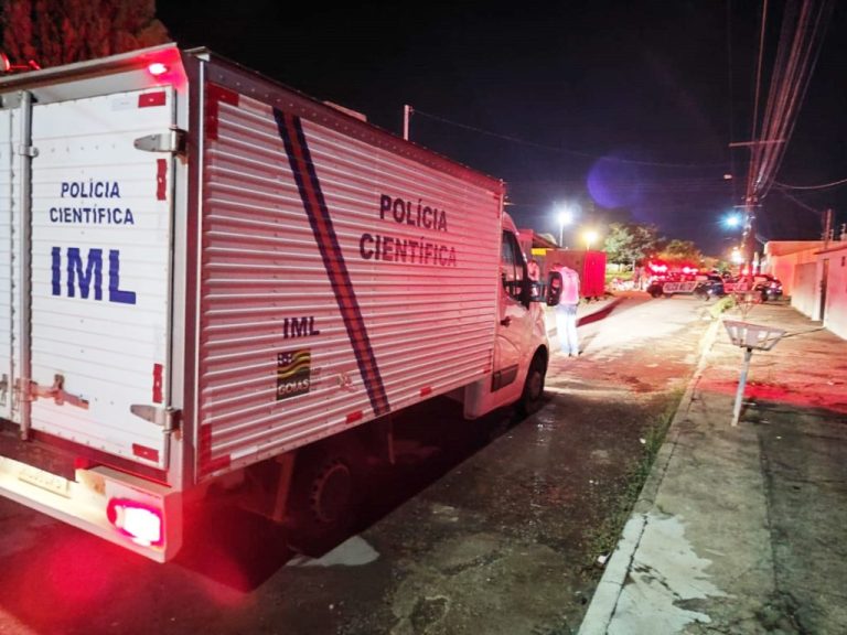 CRIMES SIMULTÂNEOS EM CATALÃO: MULHER É BALEADA E JOVEM ASSASSINADO NO BAIRRO IPANEMA