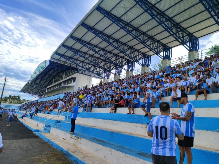 DESCONTENTAMENTO ALÉM DAS QUATRO LINHAS: TORCEDORES DO CRAC DE CATALÃO EXPRESSAM INSATISFAÇÃO COM ORGANIZAÇÃO E CUSTOS