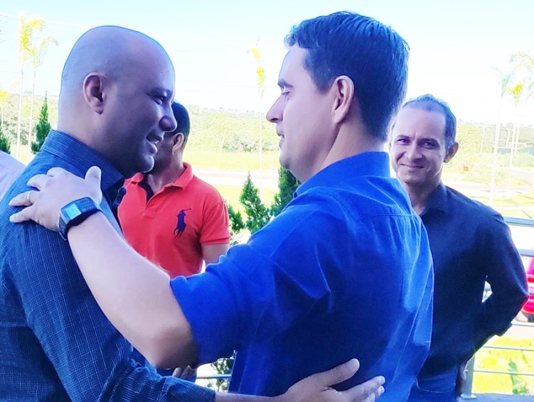 Renato Ribeiro recebe apoio de Major Vitor Hugo em roteiro político por Catalão