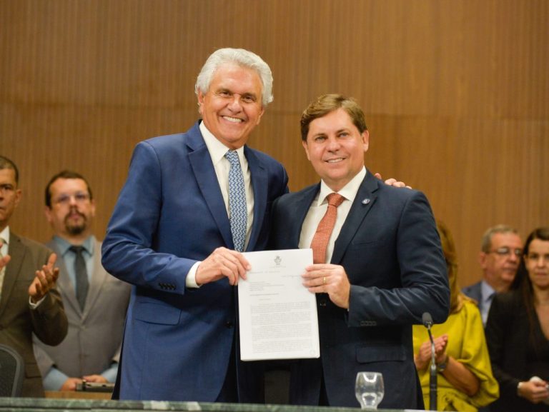 Governador Caiado destacou a participação coletiva e as conquistas durante a sessão que marcou a reabertura dos trabalhos na Assembleia Legislativa do Estado de Goiás (Alego)