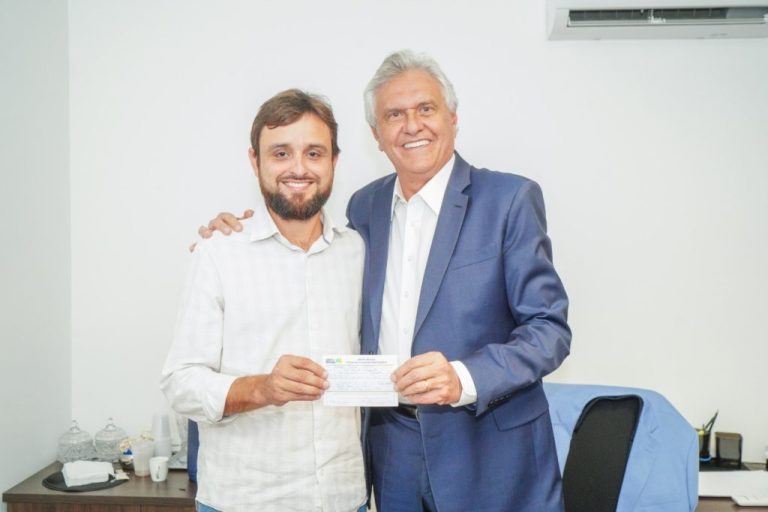Caiado abona ficha de filiação de sete novos prefeitos no União Brasil