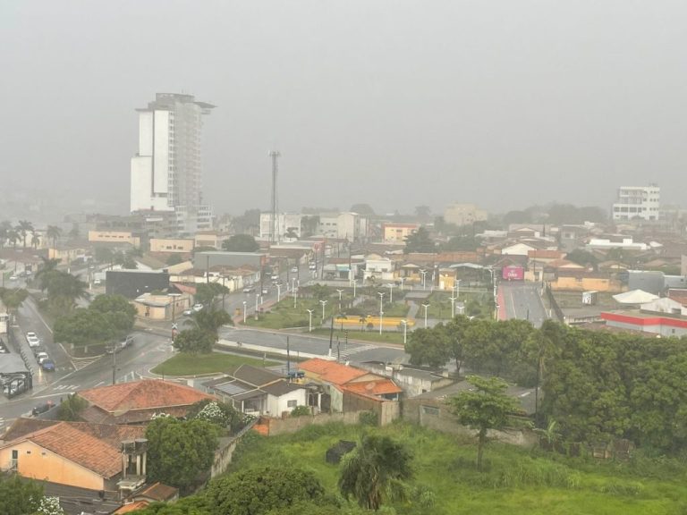 Chuva chega a Catalão trazendo alívio ao calorão insuportável; previsão aponta possibilidade de invernada