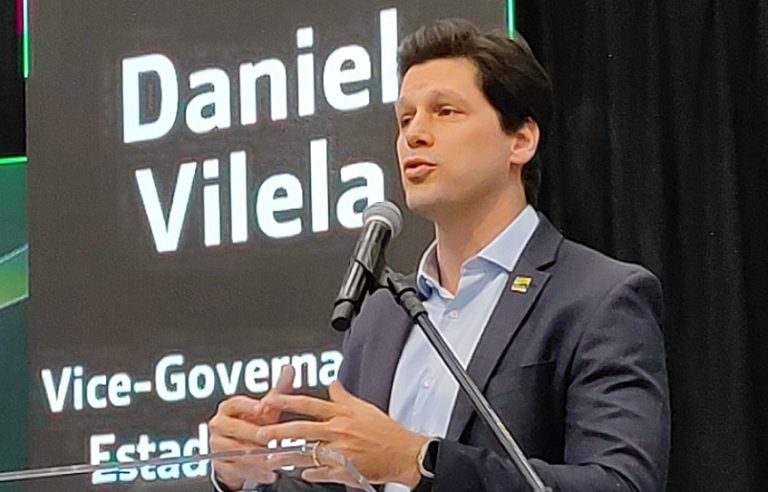 Daniel Vilela ressalta importância de indústrias de alta tecnologia durante anúncio de investimento milionário na John Deere em Catalão