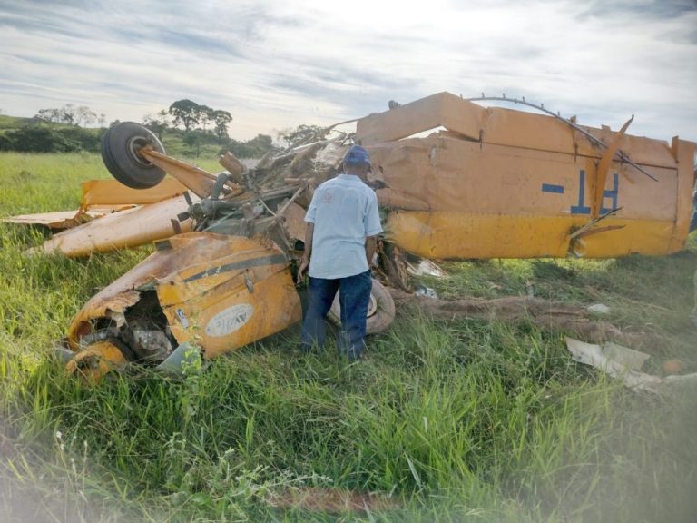URGENTE: Avião agrícola caí na zona rural de Catalão