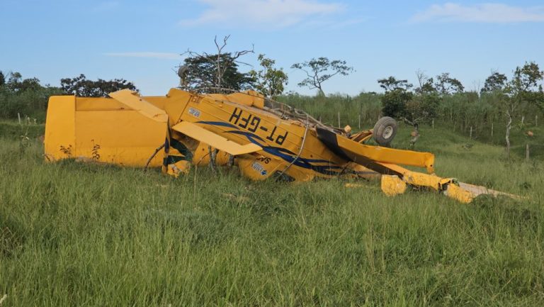 Piloto de avião agrícola sofreu cortes nos braços após pouso forçado em Catalão