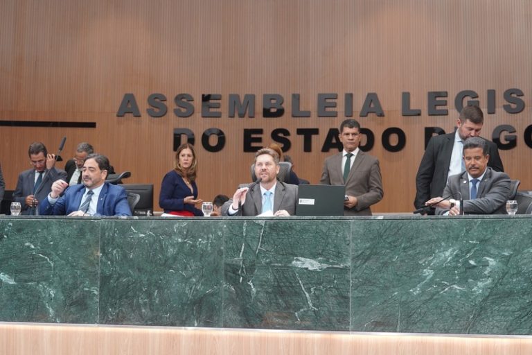 Deputados de Goiás aprovam reajuste de 4,62% nos salários de servidores públicos