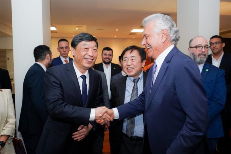 Caiado recebe delegação chinesa para ampliar parcerias comerciais e agrícolas