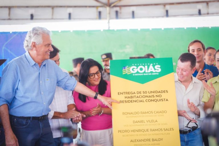 Ao lado do governador Caiado, moradores de Davinópolis celebraram conquista da casa própria