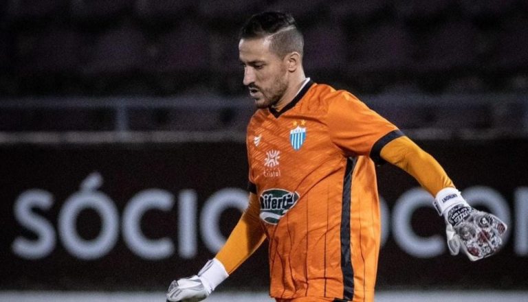 Com Cleriston defendendo pênalti, CRAC de Catalão segurou um empate fora de casa e se manteve na terceira posição