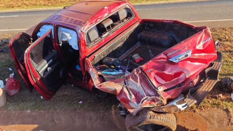 Caminhonete capota na BR-050 em Catalão; cinto de segurança e cadeirinha salvaram os quatro ocupantes