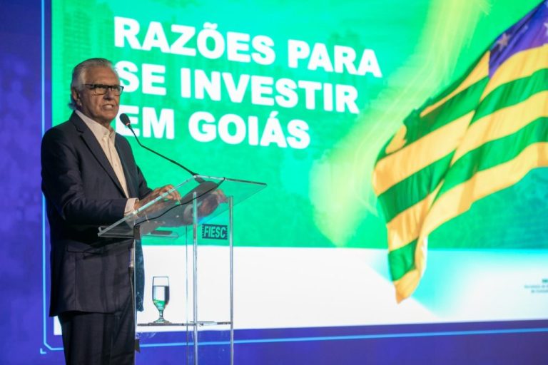 Governador Ronaldo Caiado destaca equilíbrio fiscal e desenvolvimento econômico de Goiás em palestra em Santa Catarina