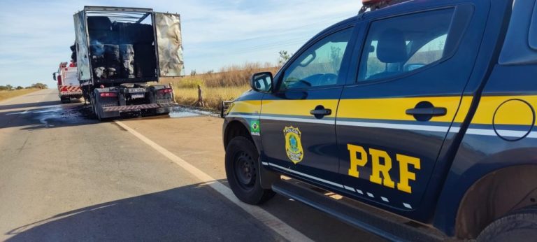Incêndio em bitrem e capotamento de veículo na BR-050 foram os destaques da PRF de Catalão durante o final de semana