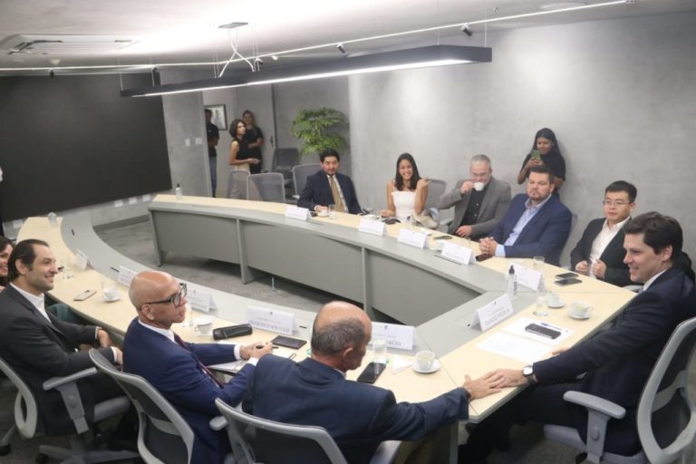 Em reunião com Daniel Vilela, executivos de uma multinacional chinesa asseguraram que a Weichai investirá R$ 100 milhões em uma nova fábrica em Itumbiara