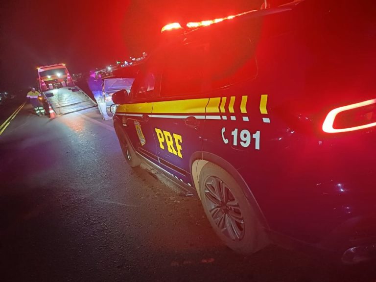 PRF realiza prisões no perímetro urbano de Catalão; motorista com veículo com R$ 12 mil em débitos tem carro apreendido ao cair em vala