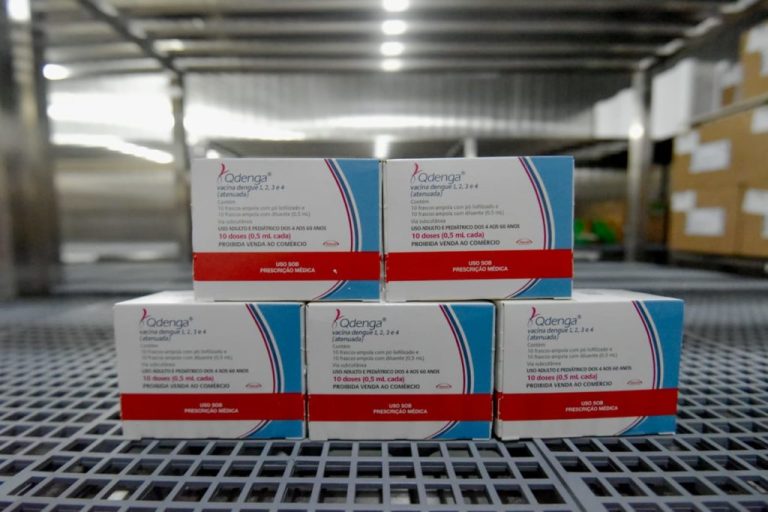 Goiás recebe mais de 38 mil doses da vacina Qdenga para combate à dengue