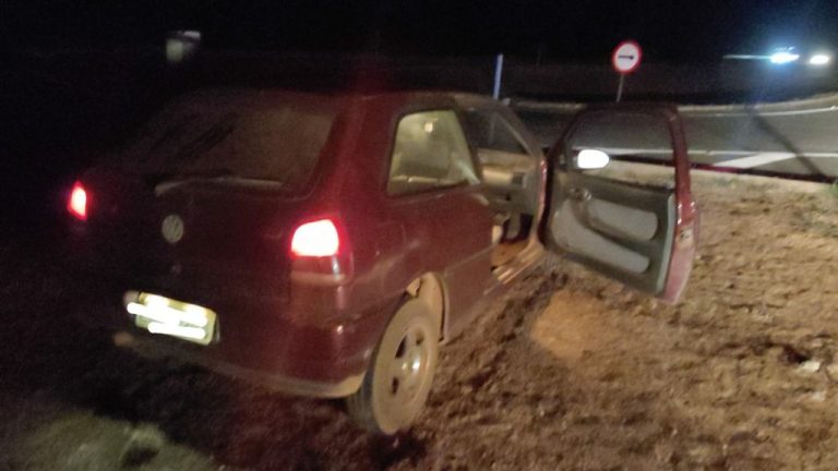 Condutor sem habilitação e sob efeito de álcool foi detido após tentar fugir de viatura da PRF em Catalão