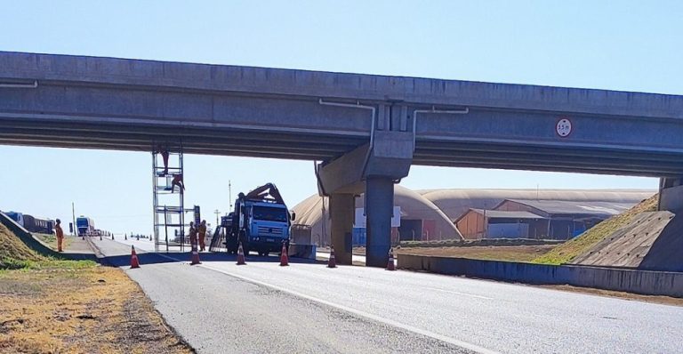 Badiinho Moisés atualiza situação do viaduto das mineradoras na BR-050: interdição continua