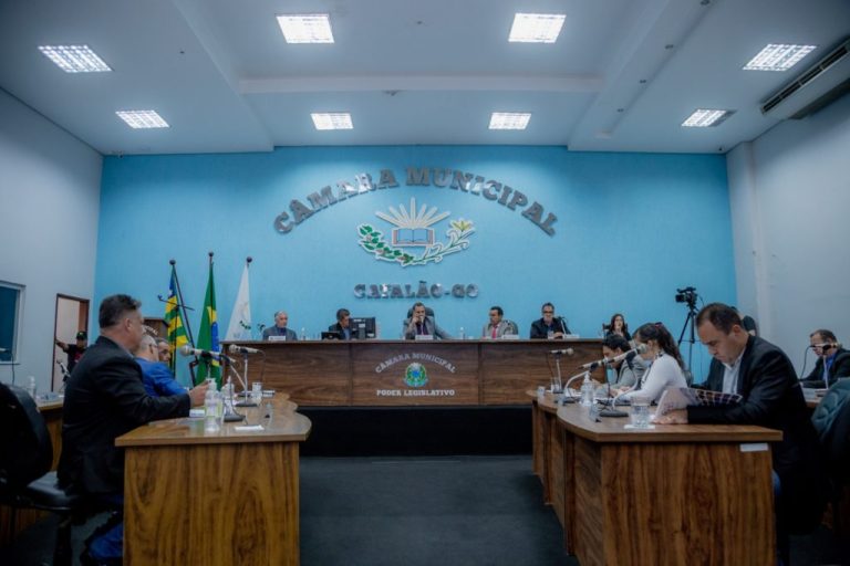 Vereadores de Catalão aprovam projeto que aumenta seus próprios salários; além disso, o prefeito, o vice-prefeito e os secretários também terão seus salários aumentados em 2025