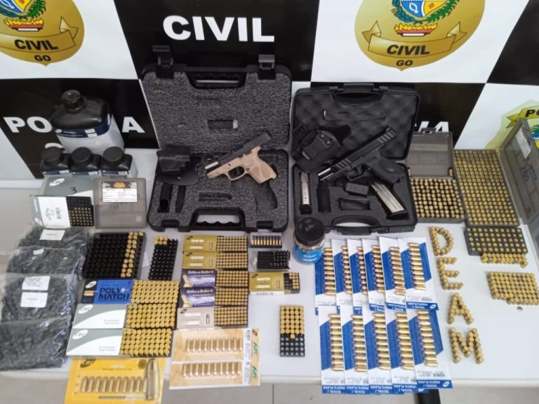 Polícia Civil de Catalão apreende arsenal de armas e munições após denúncia de violência doméstica