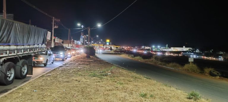 Caos no Trânsito de Catalão: filas longas e desvios na BR-050 complicam acesso ao bairro Castelo Branco