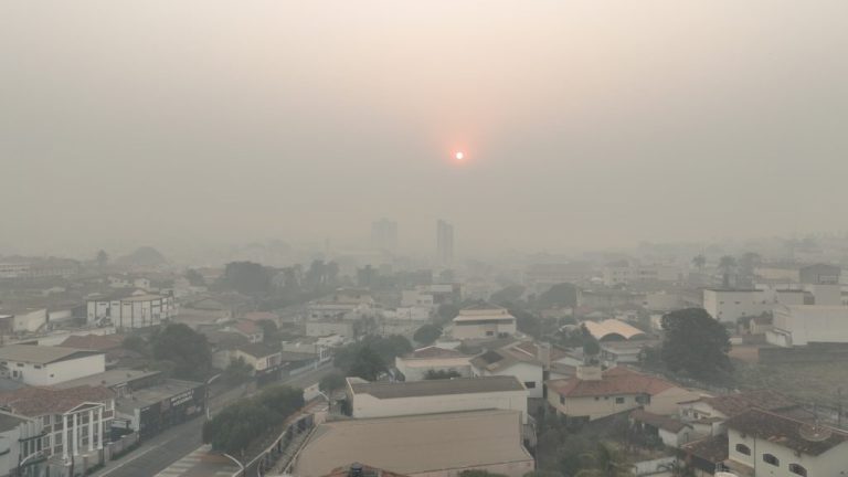 Região de Catalão sofre com fumaça e fuligem devido a incêndios e ventos fortes