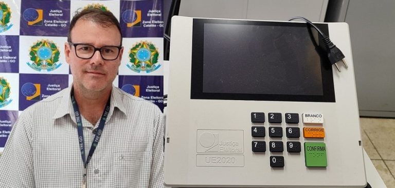Novo modelo de urna eletrônica, mas votação segue igual, afirma Marco André de Ávila, do cartório eleitoral de Catalão