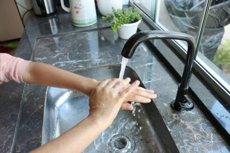 Saneago pede consumo consciente de água pela população em todo o estado