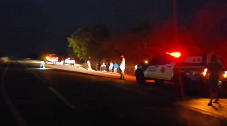 Jovem de 28 anos ficou gravemente ferido após ser atropelado ao tentar atravessar a GO-330, próximo ao acesso ao Portal do Lago, em Catalão