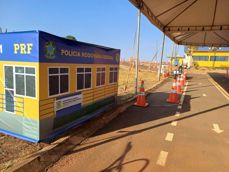 PRF em Catalão recebe alunos do PAT em sua base operacional